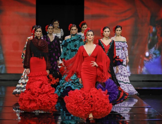 Desfile en Simof