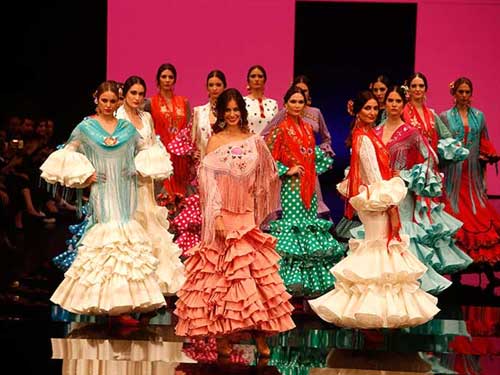 Coloridos trajes de flamenca