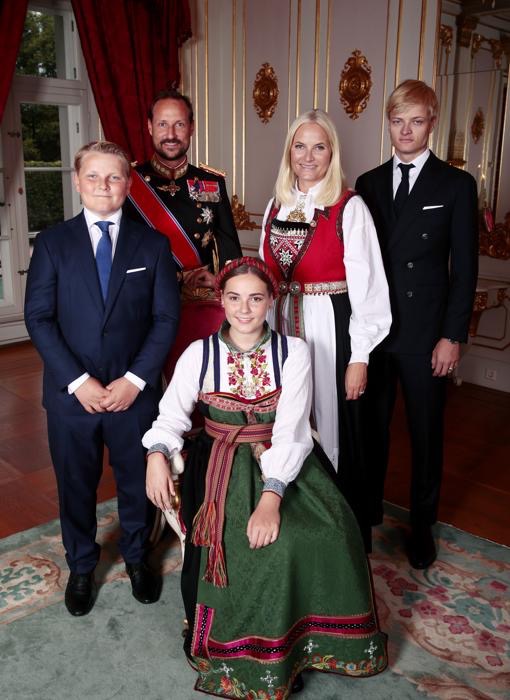 Ingrid con sus padres y hermanos