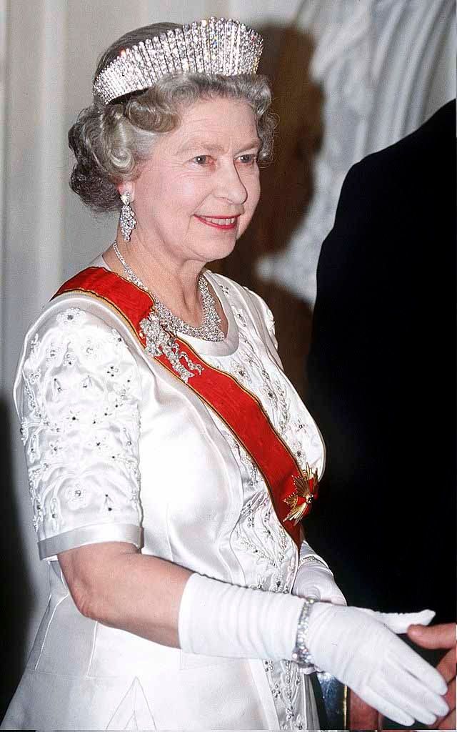 La reina con la tiara Fringe