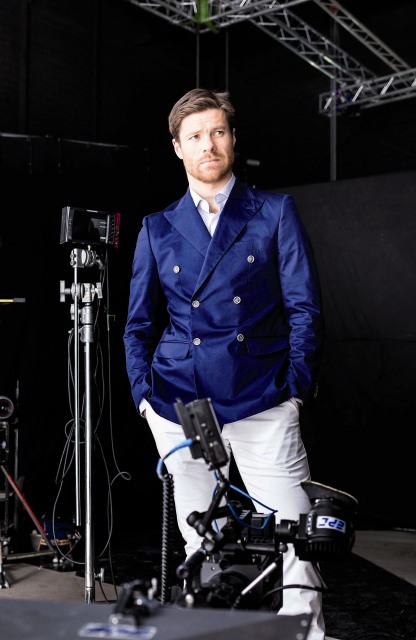 Con traje de Emidio Tucci