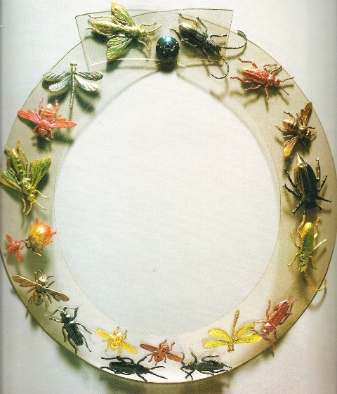 Famoso collar de bichos