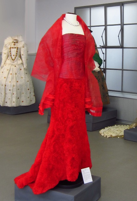 Nº 82 - ESPECTACULARES VESTIDOS… DE PAPEL