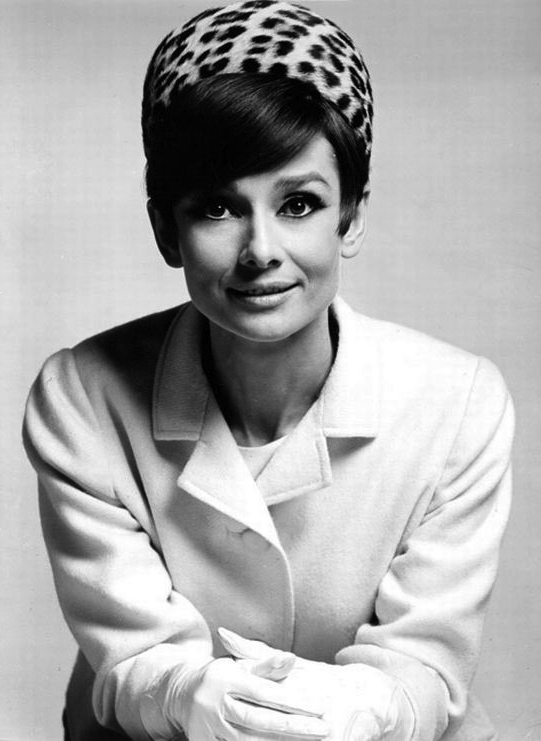 Nº 104 - AUDREY HEPBURN, LA ELEGANCIA ETERNA