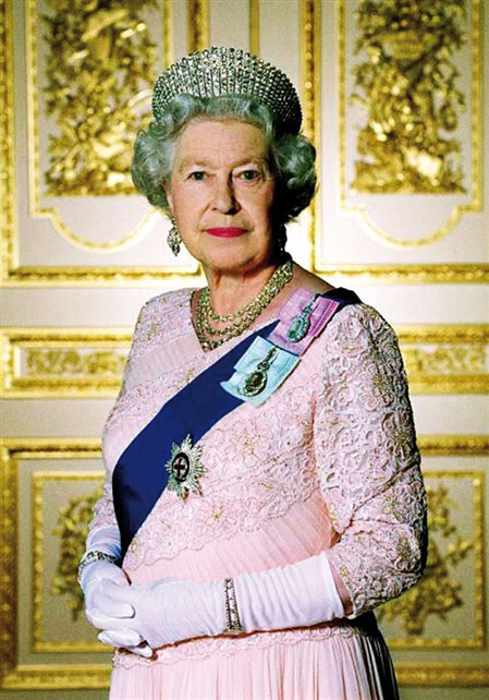 Nº 108 - ISABEL II: 90 AÑOS Y 10.000 TRAJES