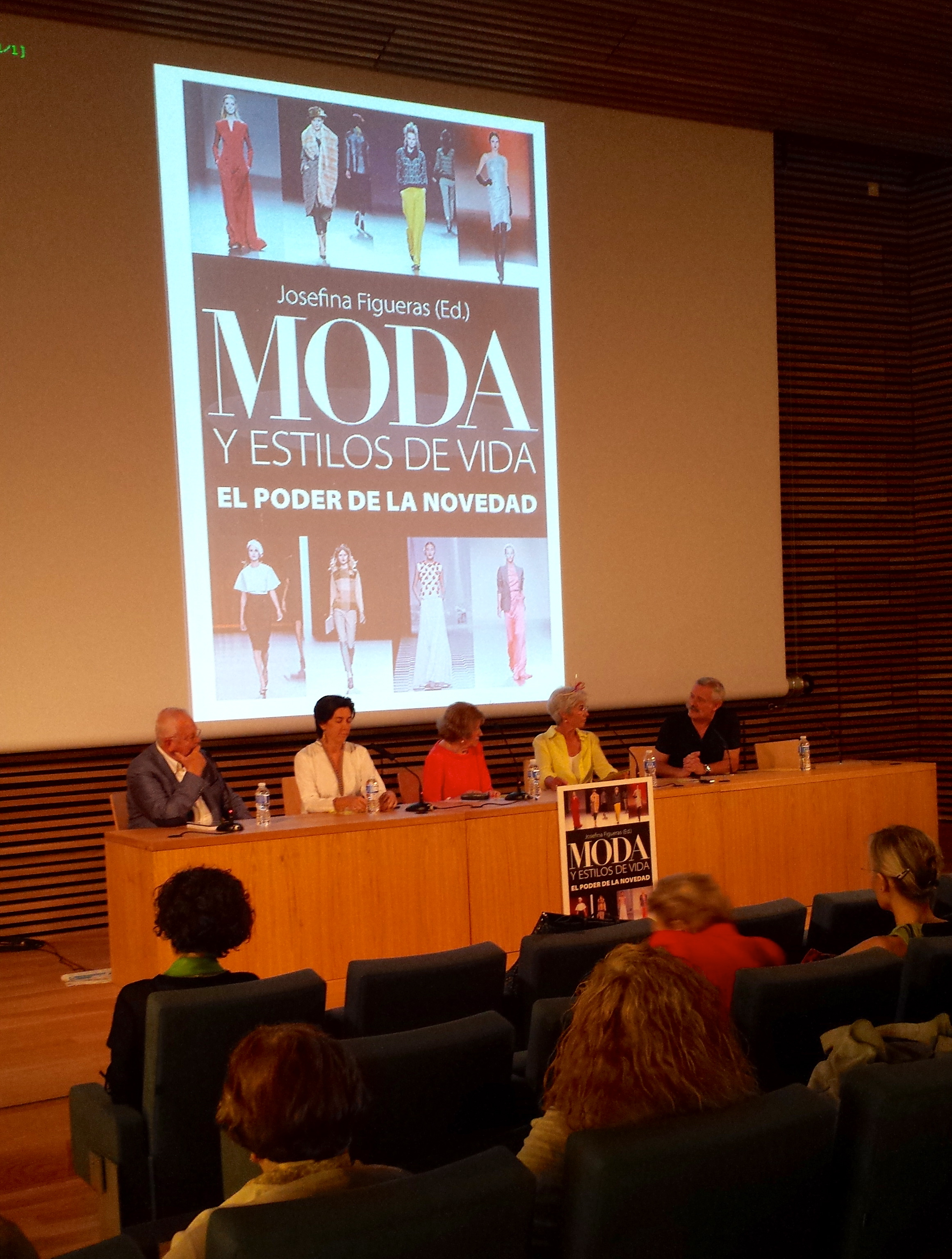 asmoda.Models.Custom.FotosVista