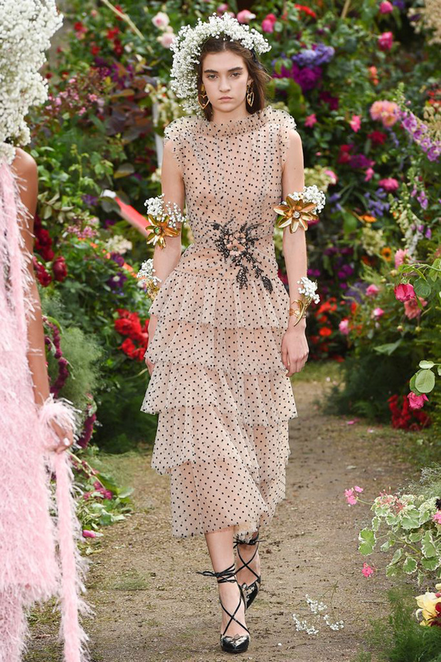 Rodarte HC entre flores