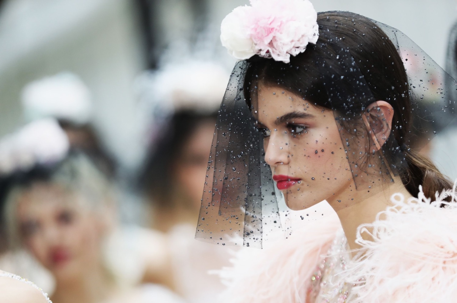 Tules y flores en el desfile de Chanel