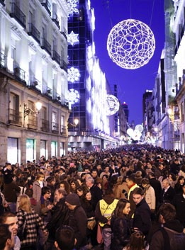 Calle comercial en Navidad